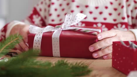 Woman's-hands-holding-the-christmas-present