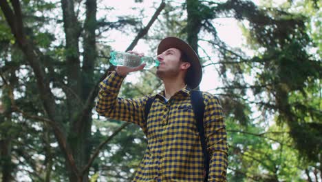 Backpacker-drinking-water-in-the-forest