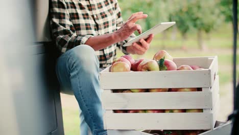 Technology-used-by-a-modern-fruit-farmer