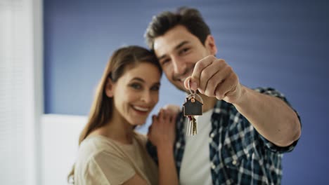 Portrait-video-of-couple-showing-a-bunch-of-home-keys.