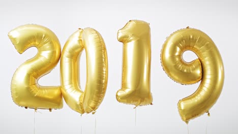 Die-Figur-„2019“-Aus-Goldenen-Luftballons