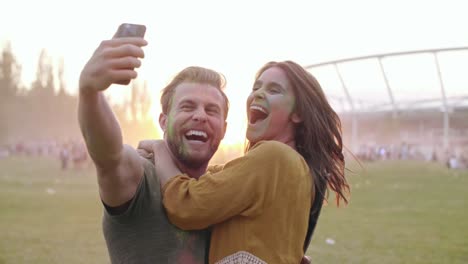 Couple-making-a-selfie-at-the-summer-festival