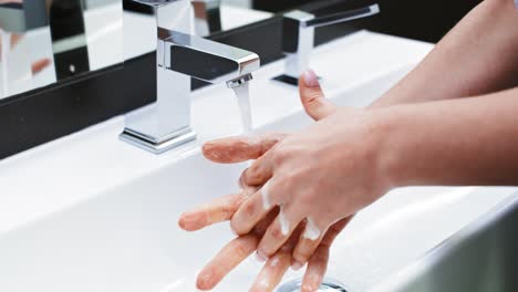 Real-time-video-of-washing-hands-instruction