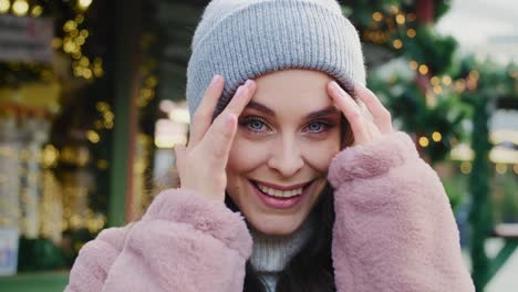Handheld-view-of-beautiful-woman-in-winter-clothes