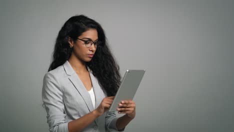 Young-African-woman-uses-a-digital-tablet