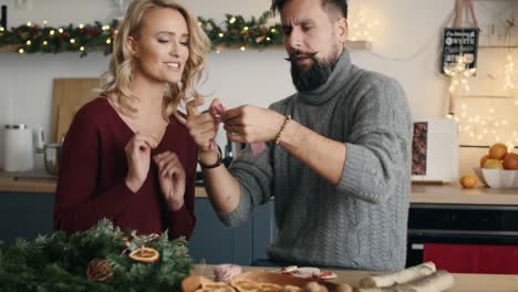 Blonde-woman-teaching-men-how-to-make-Christmas-bow