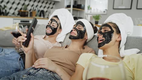 Video-of-friends-with-wine-and-facial-mask-watching-TV