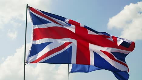 Die-Britische-Flagge-Und-Die-Flagge-Der-Europäischen-Union-Wehen-Stark