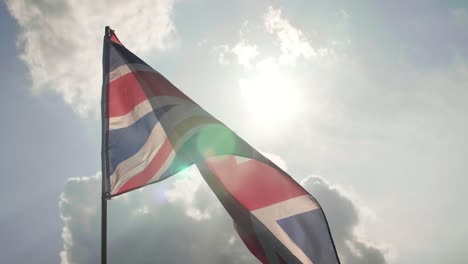 Bandera-Británica-Y-Fondo-Soleado