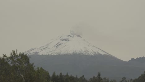 Timelapse-View-of-Cotopaxi-Active-Volcano-in-Ecuador,-Steam-Out-of-Summit-Crater-of-The-Mountain