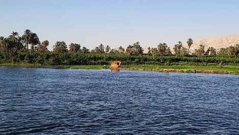 Cabaña-En-Un-Islote-En-El-Río-Nilo