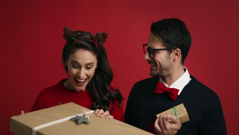 Christmas-nerd-couple-with-presents