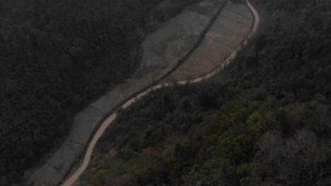 Flug-über-Einen-Berühmten-Aussichtspunkt-In-Der-Nähe-Von-Vang-Vieng,-Laos-Bei-Sonnenaufgang,-Luftaufnahme