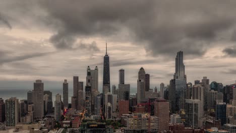 Chicago-Luftbild-Hyperlapse-Von-Westen-Mit-Dramatischen-Wolken