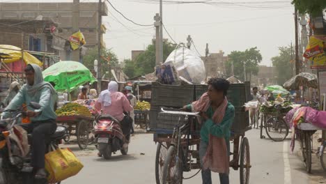 Busy-and-crowded-Indian-street-in-the-summer-afternoon-heat-wave-and-wind-storm