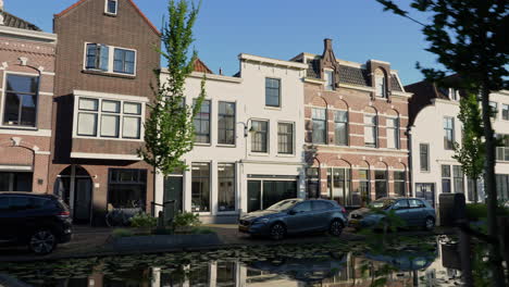 Szene-Von-Grachtenhäusern-An-Der-Turfmarkt-Street-In-Der-Altstadt-Von-Gouda,-Südholland,-Niederlande