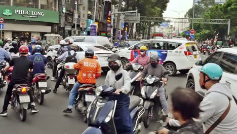 Der-Reine-Komfort-Und-Die-Leichte-Manövrierfähigkeit-Haben-Das-Motorrad-Zu-Einem-äußerst-Bevorzugten-Fortbewegungsmittel-In-Ho-Chi-Minh-Stadt-Gemacht
