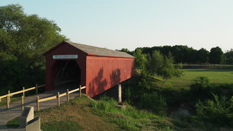 Malerische-Aussicht-Auf-Den-überdachten-Brückenpark-In-Zumbrota,-Goodhue-County,-Minnesota,-Vereinigte-Staaten
