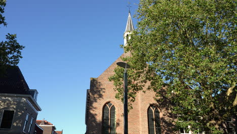 Brick-Facade-Of-Evangelical-Lutheran-Community-Church-In-Gouda-Old-Town,-Netherlands
