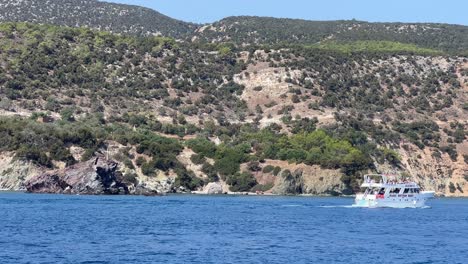 Vista-Panorámica-De-La-Playa-De-Coral-Bay,-Chipre