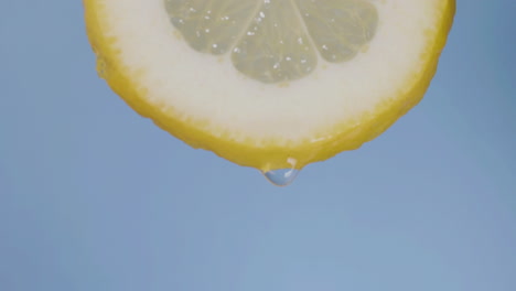 Closeup-shot-of-hand-lifting-up-lemon-slice