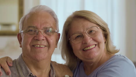 Close-up-shot-of-happy-senior-couple-looking-at-camera