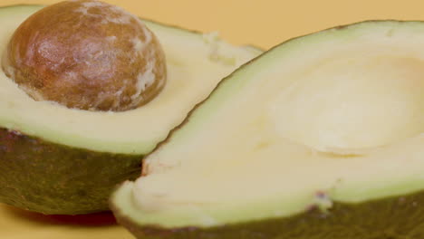 Makroaufnahme-Einer-Reifen-Avocadofrucht
