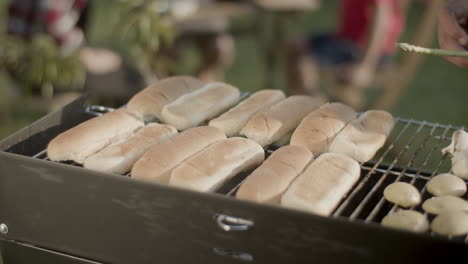 Close-up-of-bread-and-mushrooms-on-barbecue-grill