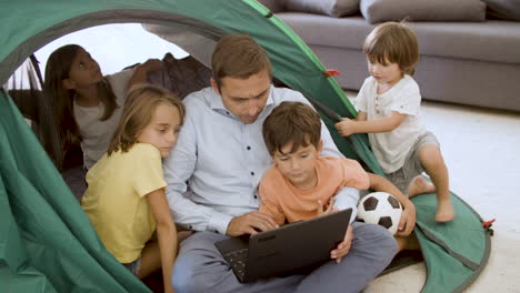 Father-and-kids-playing-camping-at-home