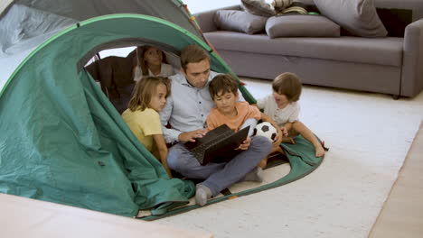 Dad-and-children-playing-camping-at-home