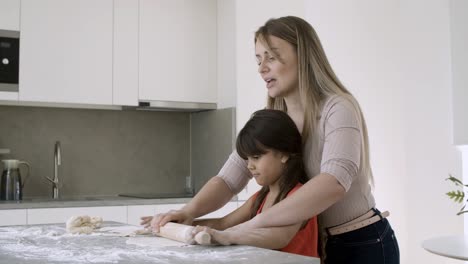Positive-mom-teaching-little-daughter-to-bake