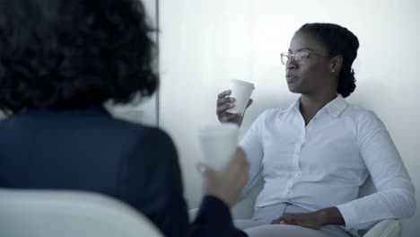 Multiethnic-businesswomen-drinking-from-paper-cups