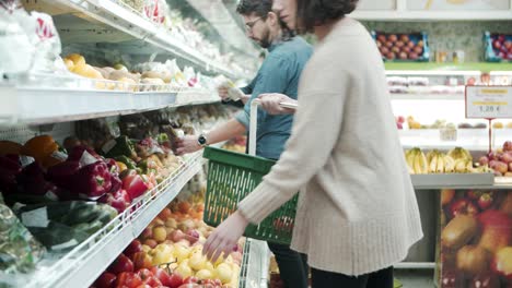 People-choosing-vegetables-in-grocery-store