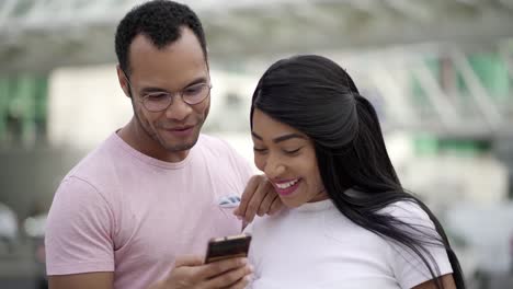 Front-view-of-cheerful-young-people-with-smartphone