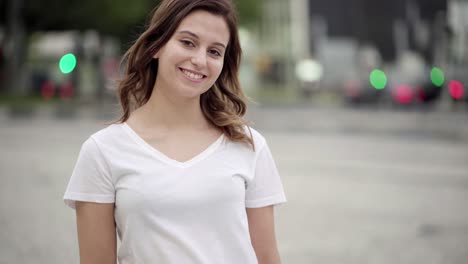 Cheerful-woman-with-crossed-arms-looking-at-camera
