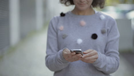 Cropped-shot-of-woman-holding-modern-smartphone
