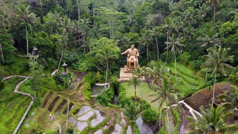 Statue-of-indonesian-President-Soekarno-amid-rice-terraces-of-Alas-Harum-agrotourism-Park-in-tegallalang,-Bali