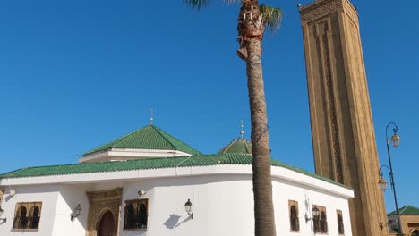 Mezquita-Ashohada,-Rabat:-Mezcla-De-Encanto-Histórico-Y-Vibrante-Vida-Urbana