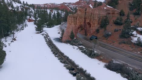 Scenic-Drive-Through-The-Tunnel-In-Bryce-Canyon-National-Park-During-Winter-In-Southern-Utah,-United-States