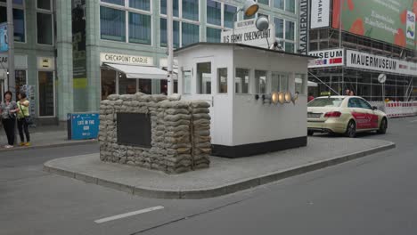 -US-army-checkpoint-Charlie-,-Berlin