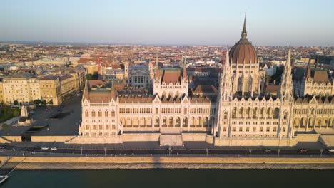 Ungarisches-Parlamentsgebäude---Haus-Der-Nation