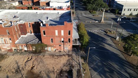 Sliding-drone-shot-of-the-backside-of-the-abandoned-former-Bluff-City-Inn-in-Eufaula-Alabama-built-in-1885