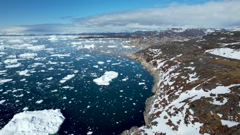 Beautiful-coastal-scenery-of-Greenland,-Icefjord-with-icebergs