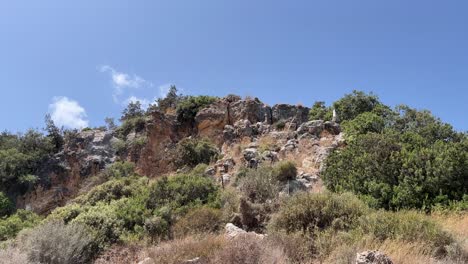 Landschaft-Im-Norden-Zyperns-Mit-Klarem-Blauen-Himmel