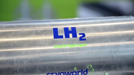 A-tank-for-liquid-hydrogen-build-by-the-company-cryoworld,-seen-on-a-booth-on-a-trade-fair,-liquid-hydrogen-systems,-zoom-in-and-out