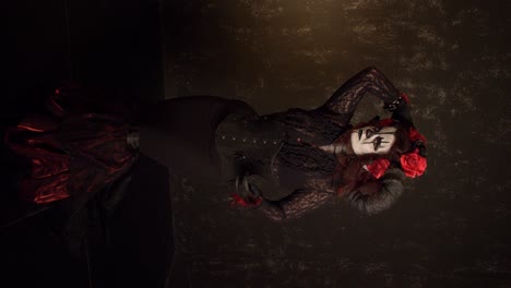 Catrina-Cosplay-girl-moving-slowly-and-sensually-with-a-dark-background,-Full-shot