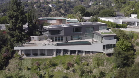 Close-pullback-from-modern-Beverly-Hills-mansion