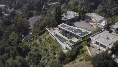 Luftaufnahme-über-Einem-Modernen-Herrenhaus-In-Beverly-Hills,-Kalifornien