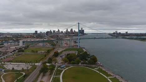 Drone-view-of-the-Detroit-River-in-Detroit,-Michigan