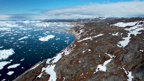 Grönland-Luftaufnahme-Der-Malerischen-Küstenlandschaft